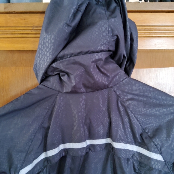 Lululemon Miss Misty Run Jacket II EUC Size 2 - Picture 6 of 8